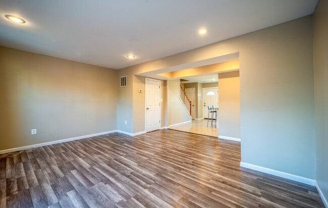 Building Photo - Spacious 3-Level Townhouse with Finished Basement and Fenced Patio
