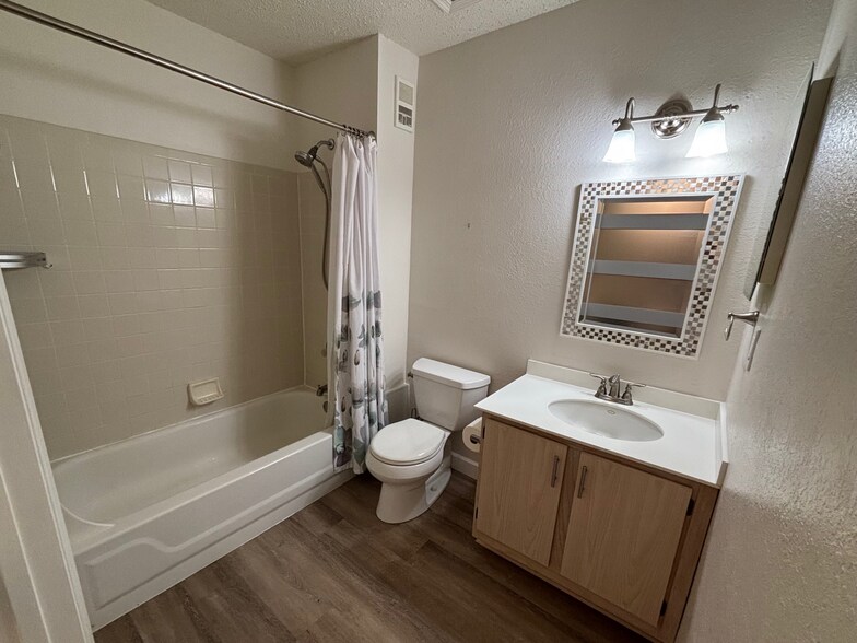 Building Photo - 3705 SW 27th St