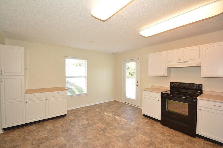 Building Photo - 6878 Merritt Ridge Way