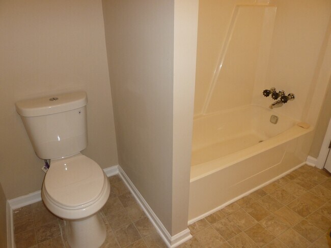 Building Photo - 3 Bed / 2.5 Bath with 2300 Square Feet!! A...