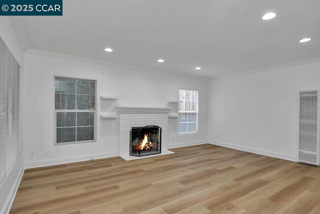 Building Photo - 1830 Pine St