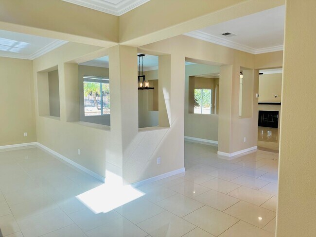 Building Photo - 5 bedroom Pool Home for rent in Murrieta