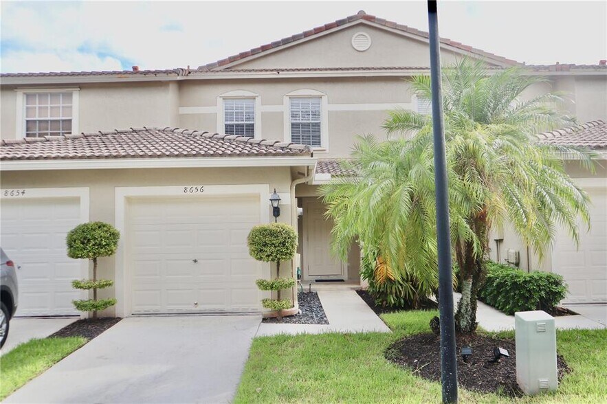 Building Photo - 8656 S Southgate Shores Cir