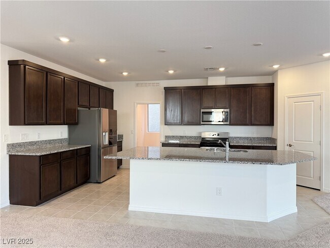 Building Photo - 7516 Castlegreen Ave