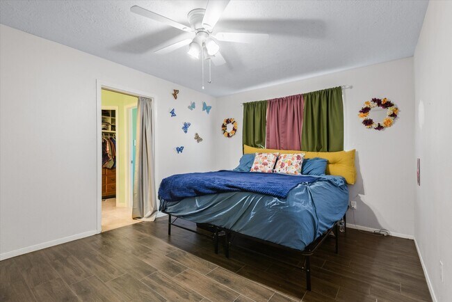 Building Photo - 4905 Woodway Ave