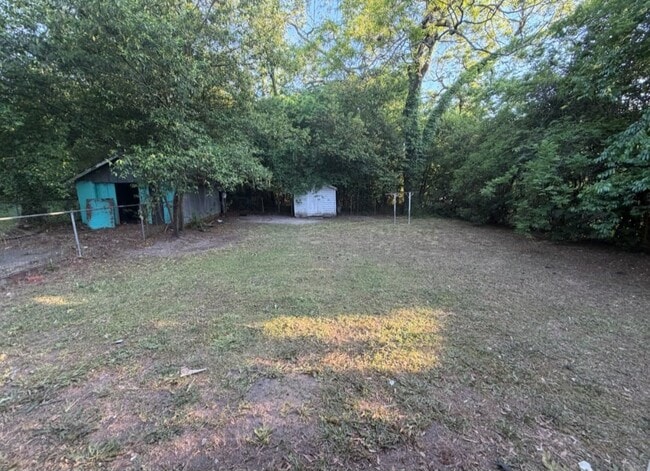 Building Photo - 832 Richmond St