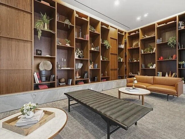 Building Photo - 2 Shore Ln