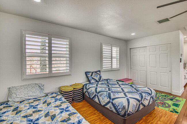 Building Photo - 6205 Brisa Del Mar Dr