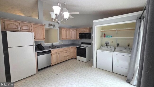 Building Photo - 2725 Vivians Way