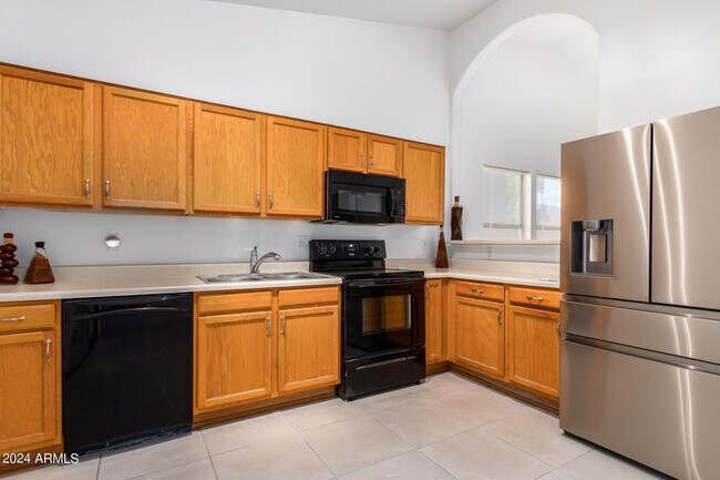 Building Photo - 8845 E Rainier Dr
