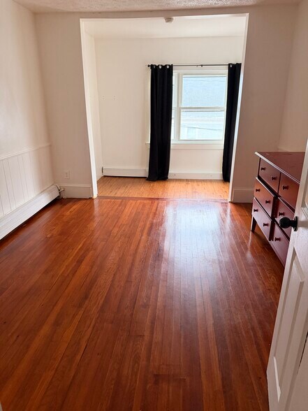 Primary Photo - 392 Court St