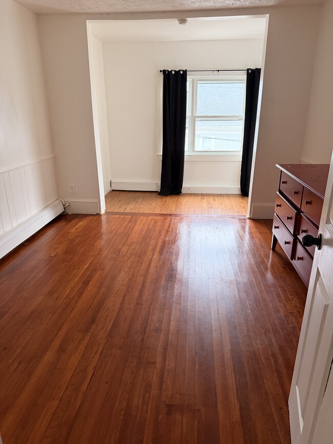 Building Photo - 392 Court St