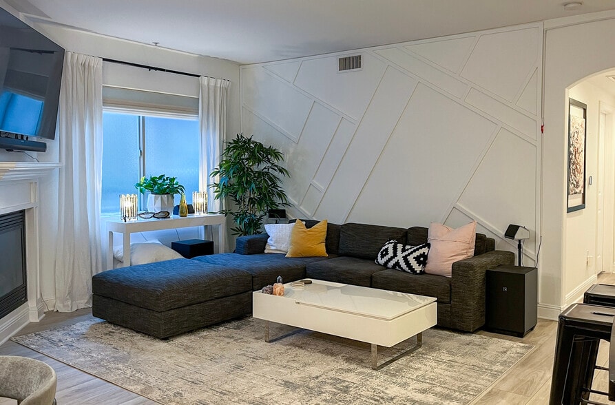 extra long sofa allows for ultimage lounging - 5037 Rosewood Ave