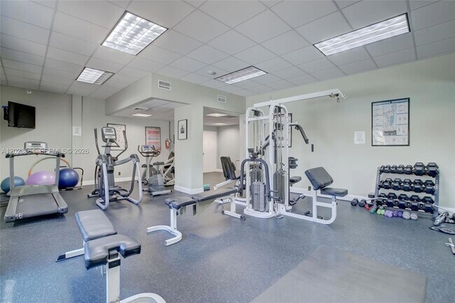 Building Photo - 3000 E Sunrise Blvd