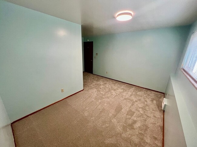 Building Photo - 2bd/1ba Seattle Triplex