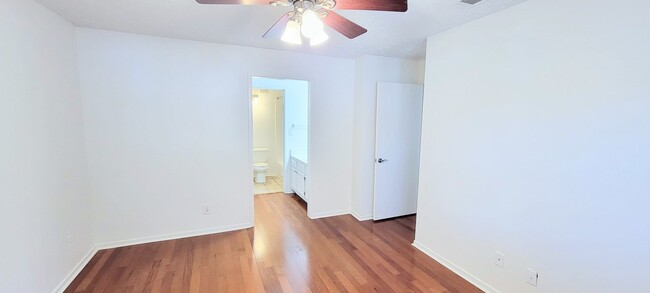 Building Photo - Prime Location Condo in Sandy Springs. Gat...