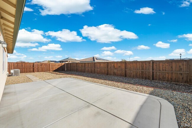 Building Photo - 655 Honey Bee Rd