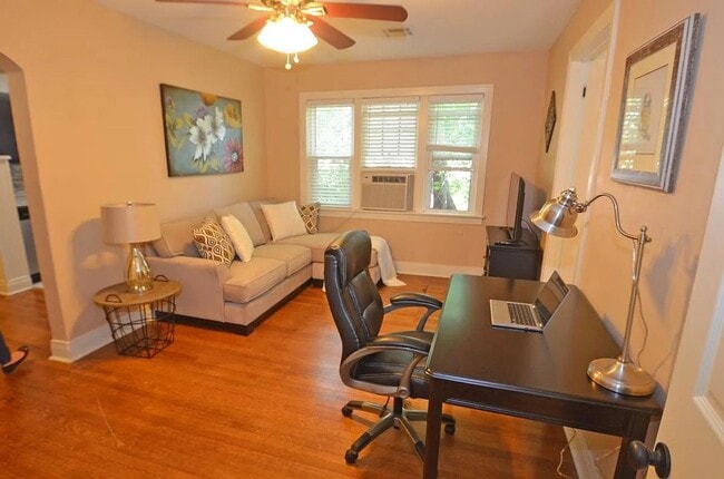Building Photo - Charming Fully Furnished or unfurnished 1-Bed, 1-Bath steps from the Plaza District