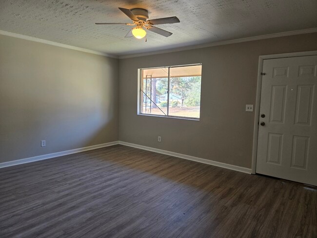 Building Photo - 2015 Fernwood Cir