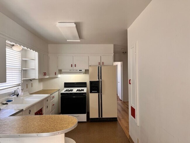 Building Photo - 112 S 100 E