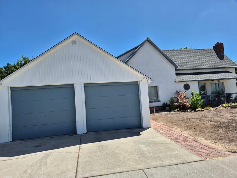 Garage - 1095 W 2000 N