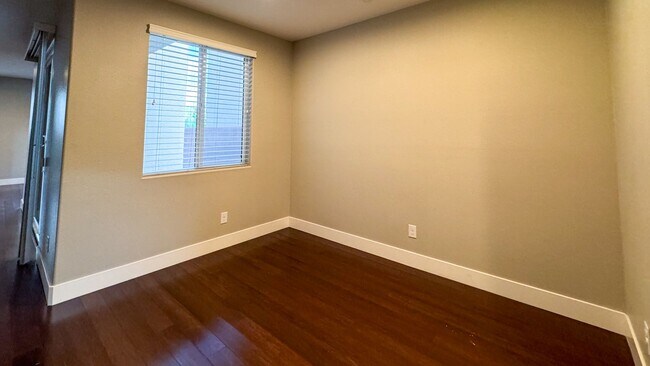 Building Photo - 4-bed, 2.5 bath, 2,498 sq ft home in Mount...