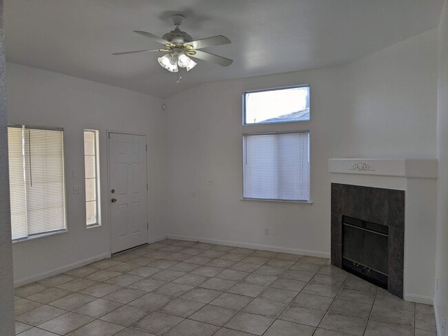 Building Photo - NW home offering plenty of amenities, clos...