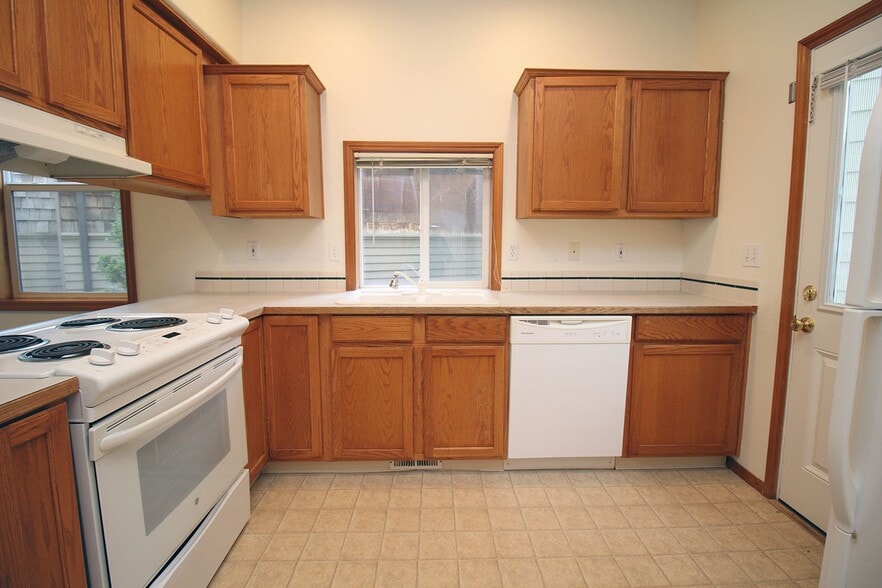 Building Photo - 22032 NE Chinook Way