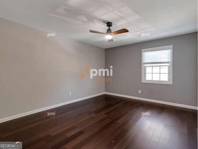 Building Photo - 3083 Colonial Way