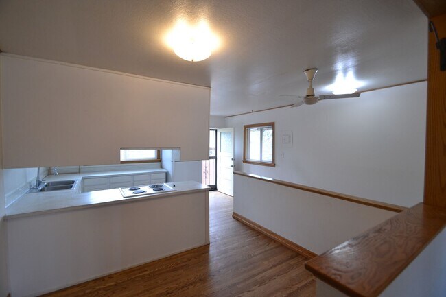 Building Photo - 613 Erie Rd