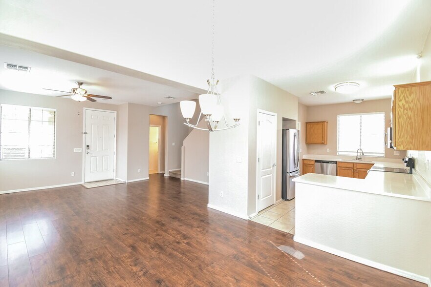 Building Photo - 865 E Stottler Dr