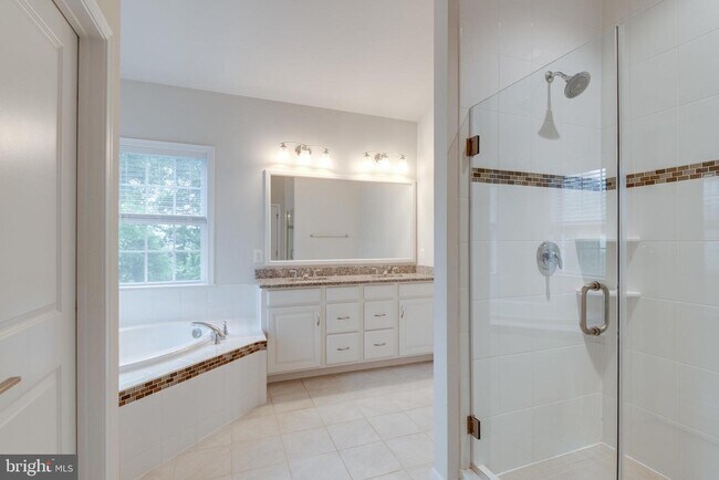 Building Photo - 41256 Lenah Point Dr