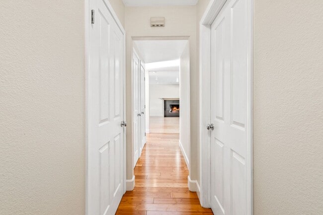 Building Photo - Charming 3-Bedroom, 2-Bathroom Home in Prime North Huntington Beach Location