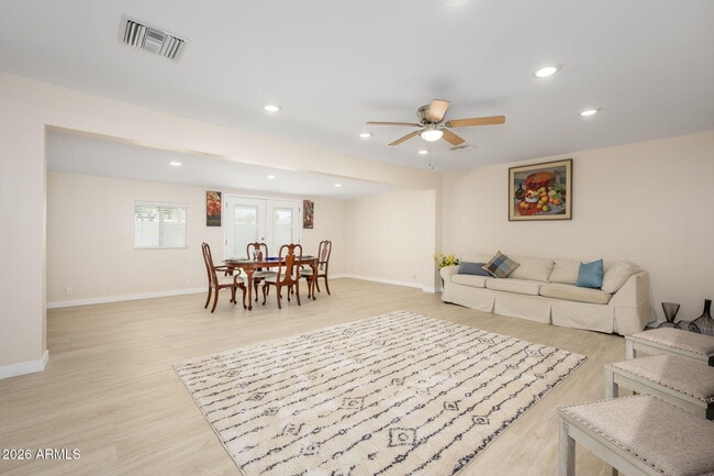 Building Photo - 903 W Missouri Ave