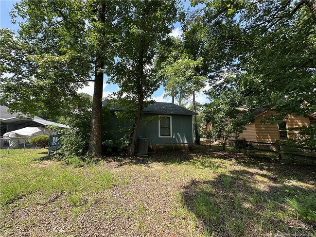 Building Photo - 6031 Harmon Pl