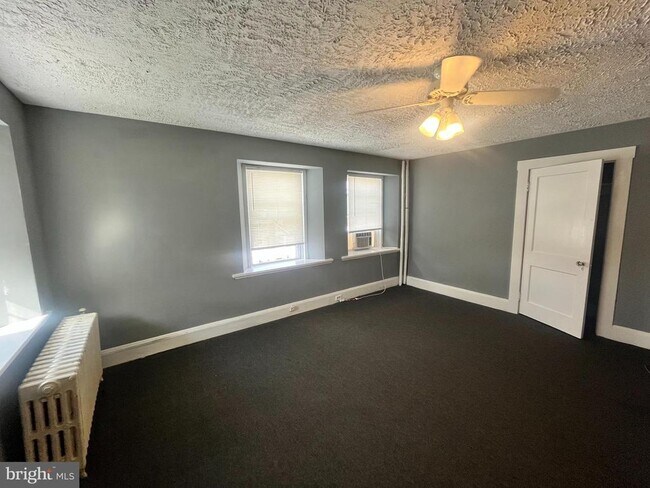 Building Photo - 502 S Main St