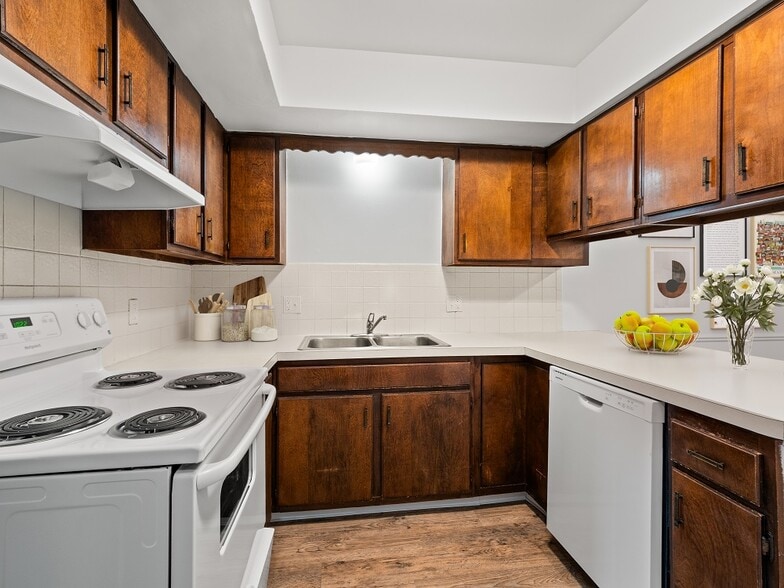 Primary Photo - Evergreen Park Townhomes and Apartments