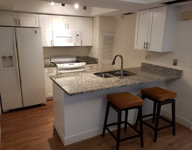Building Photo - 4903 Catalina Dr