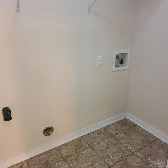 Building Photo - 6067 White Creek Ln