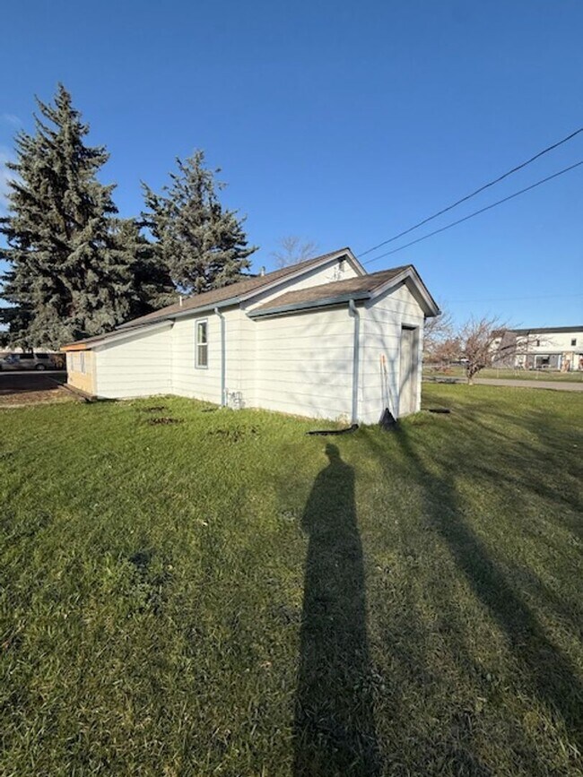 Building Photo - Newly Renovated 2-Bedroom Home – Pet Friendly!
