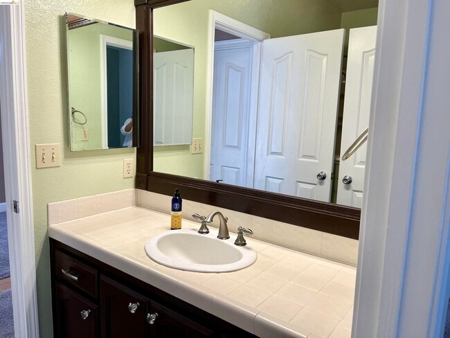 Building Photo - 2420 Wayfarer Ct