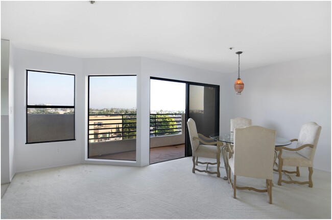 Building Photo - Villa Balboa Condo Available Now!