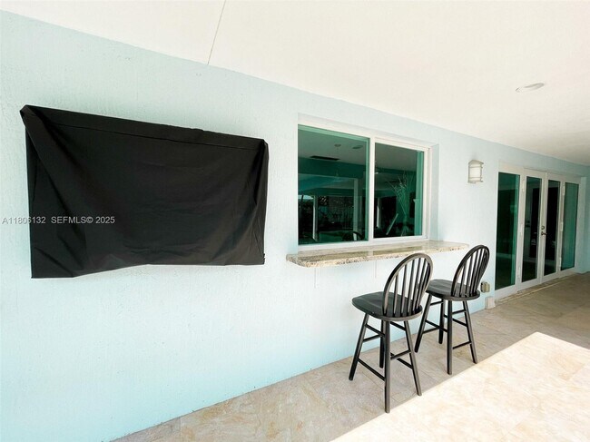 Building Photo - 2932 NE 36th St