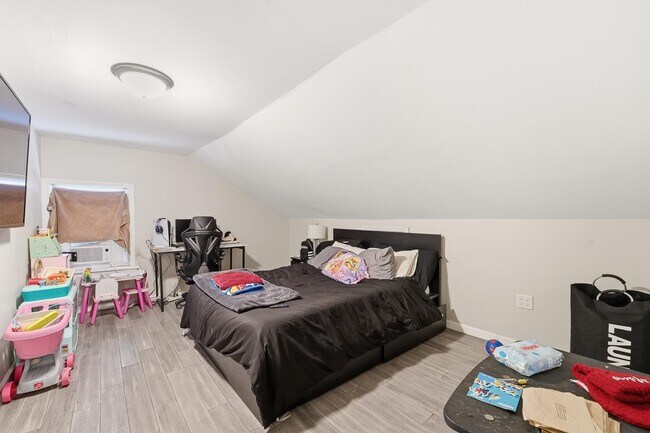 Building Photo - 289 Whiton St