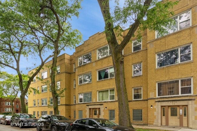 Primary Photo - 3818 W Ainslie St