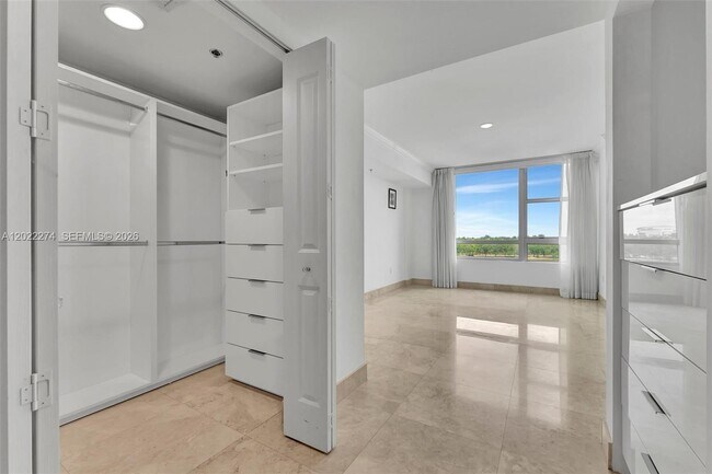 Building Photo - 2641 N Flamingo Rd