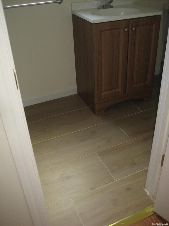 Building Photo - 117 Blydenburgh Ave