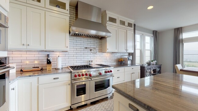 Building Photo - Issaquah highlands 5 bedroom plus Den and 5.5 bathroom newer home with a lot of amenities!!!  A m...