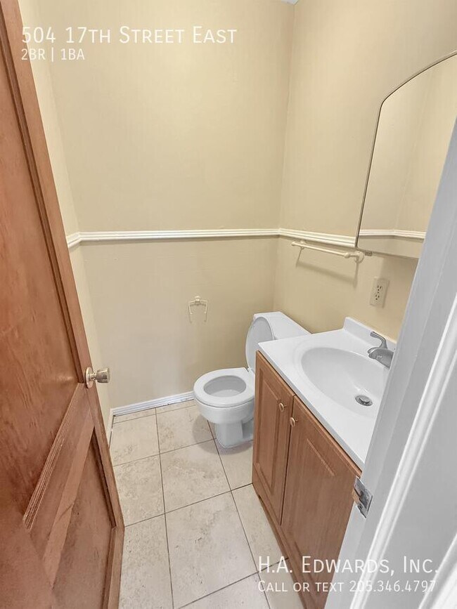 Building Photo - 504 17th St E