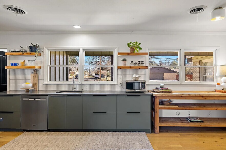 Building Photo - 1802 Hutto Rd